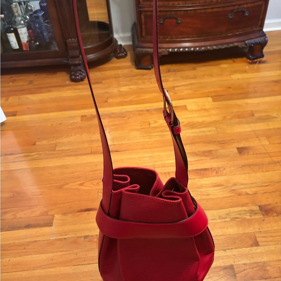 Louis Vuitton Red Epi sac Depaule - Picture 6 of 10